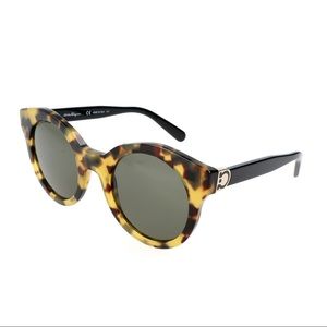 ⚡️Ferragamo Hollywood Tortoise Sunglasses⚡️